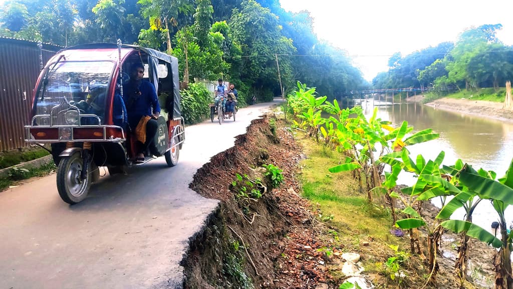 বছর না যেতেই সড়কে ধস