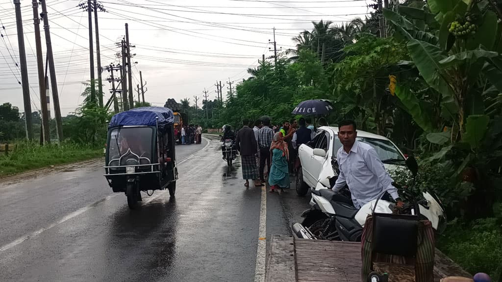 রাজবাড়ীতে প্রাইভেট কারের পেছনে লরির ধাক্কা, নিহত ১ 