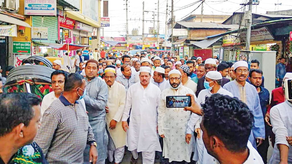 সরোয়ারকে সঙ্গে নিয়ে মহড়া