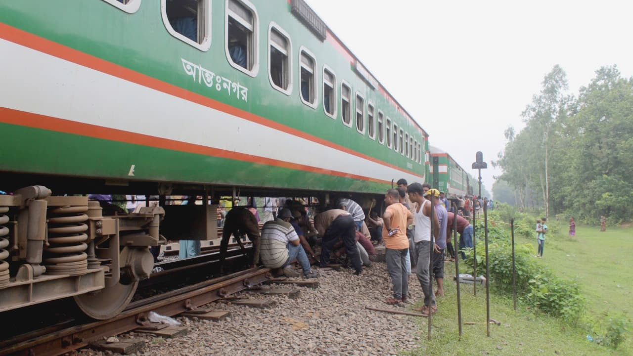 ৪০ মিনিট পর ঢাকা-ময়মনসিংহ রুটে ট্রেন চলাচল স্বাভাবিক