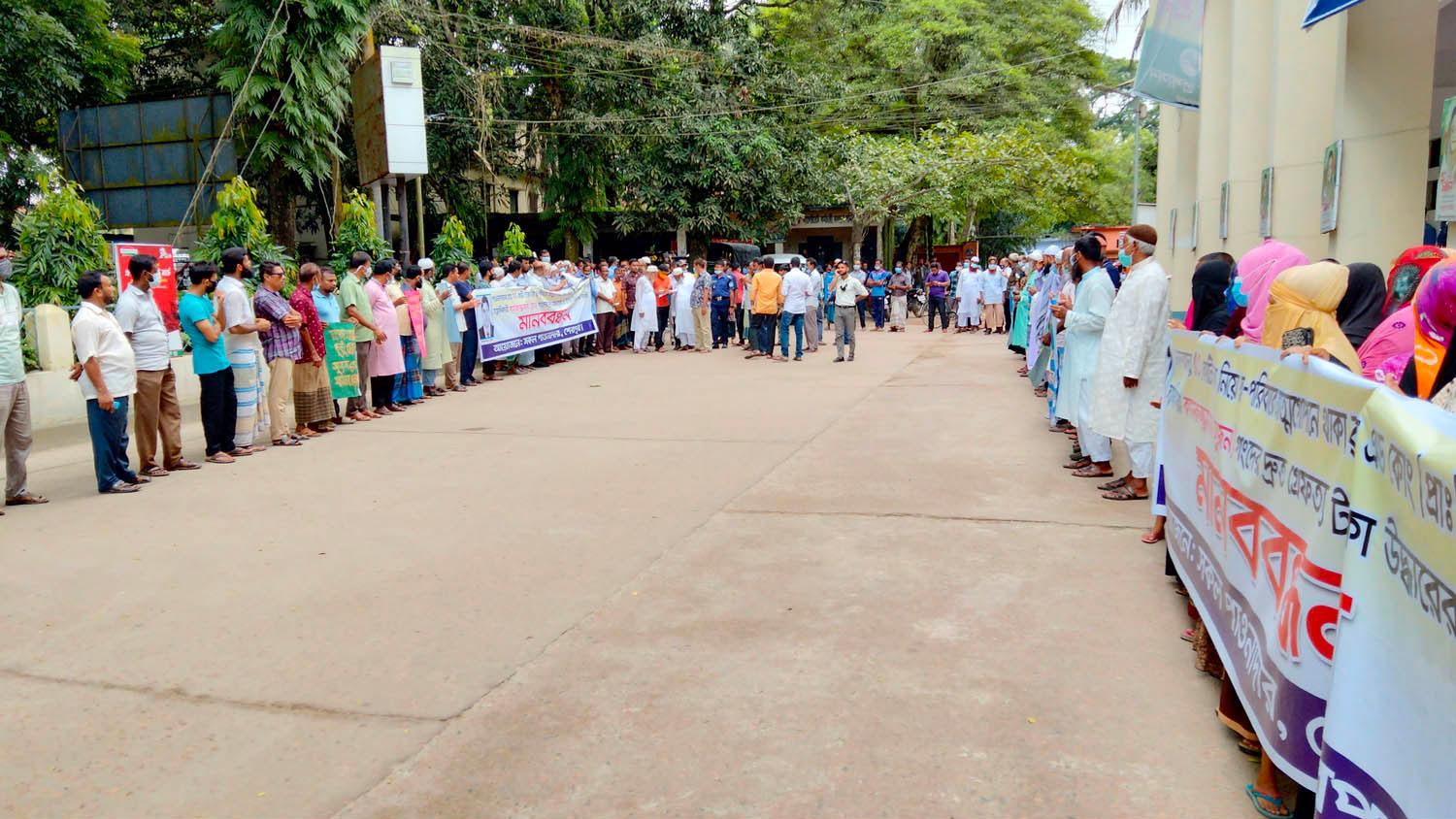 বিপাকে ৩ শতাধিক মানুষ