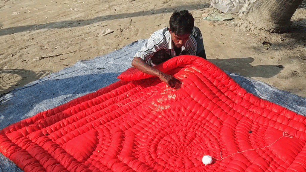 লেপ-তোশক তৈরির হিড়িক