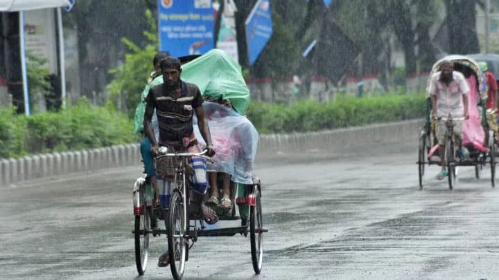 ৭ বিভাগে মাঝারি থেকে ভারী বৃষ্টির সম্ভাবনা