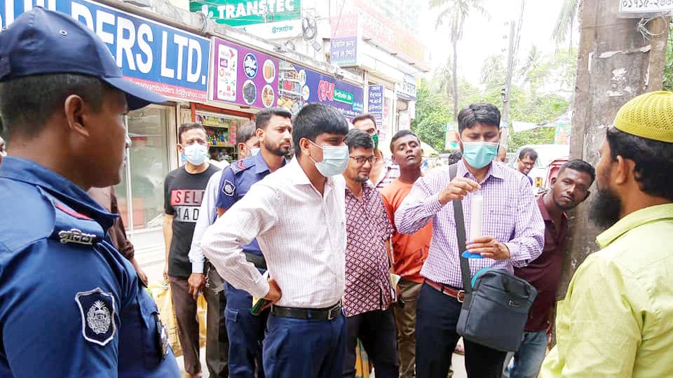 কুমিল্লায় বিভিন্ন অভিযোগে চার প্রতিষ্ঠানকে ১৭ হাজার টাকা জরিমানা