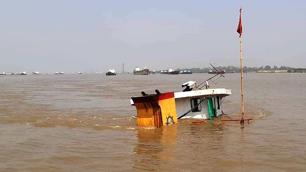 ১৫ দিনের মধ্যে ডুবন্ত জাহাজ তুলতে চিঠি