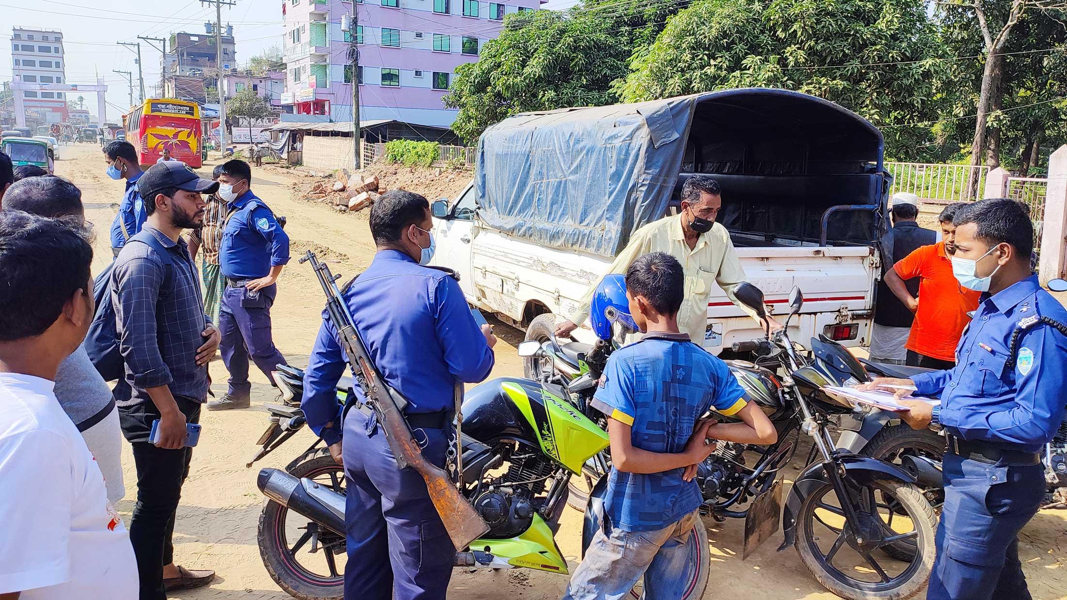 কাগজপত্রবিহীন মোটরসাইকেলের বিরুদ্ধে অভিযান