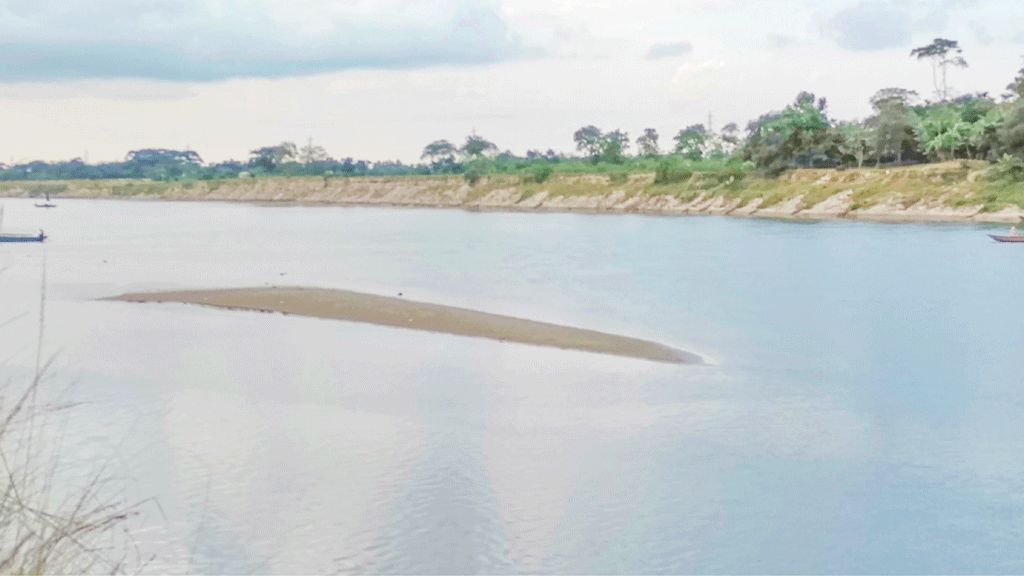 খননের পরও ব্রহ্মপুত্রে চর