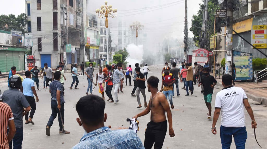 রাজশাহীতে আন্দোলনকারীদের সঙ্গে আ.লীগের সংঘর্ষ, আহত অর্ধশতাধিক