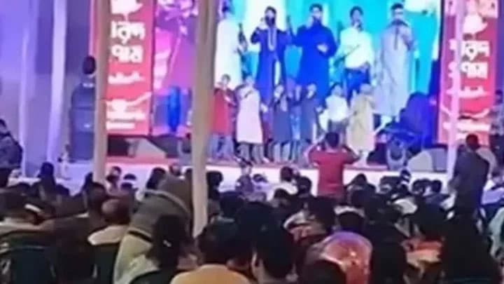 মণ্ডপে ‘ইসলামি গান’: পূজা উদ্‌যাপন কমিটির যুগ্ম সম্পাদকসহ ৭ জনের নামে মামলা