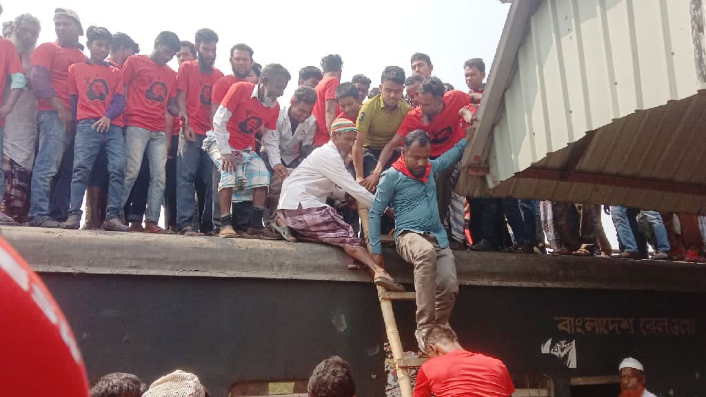 আ.লীগের সমাবেশে যোগ দিতে ট্রেনে এসেছেন হাজারো নেতা-কর্মী