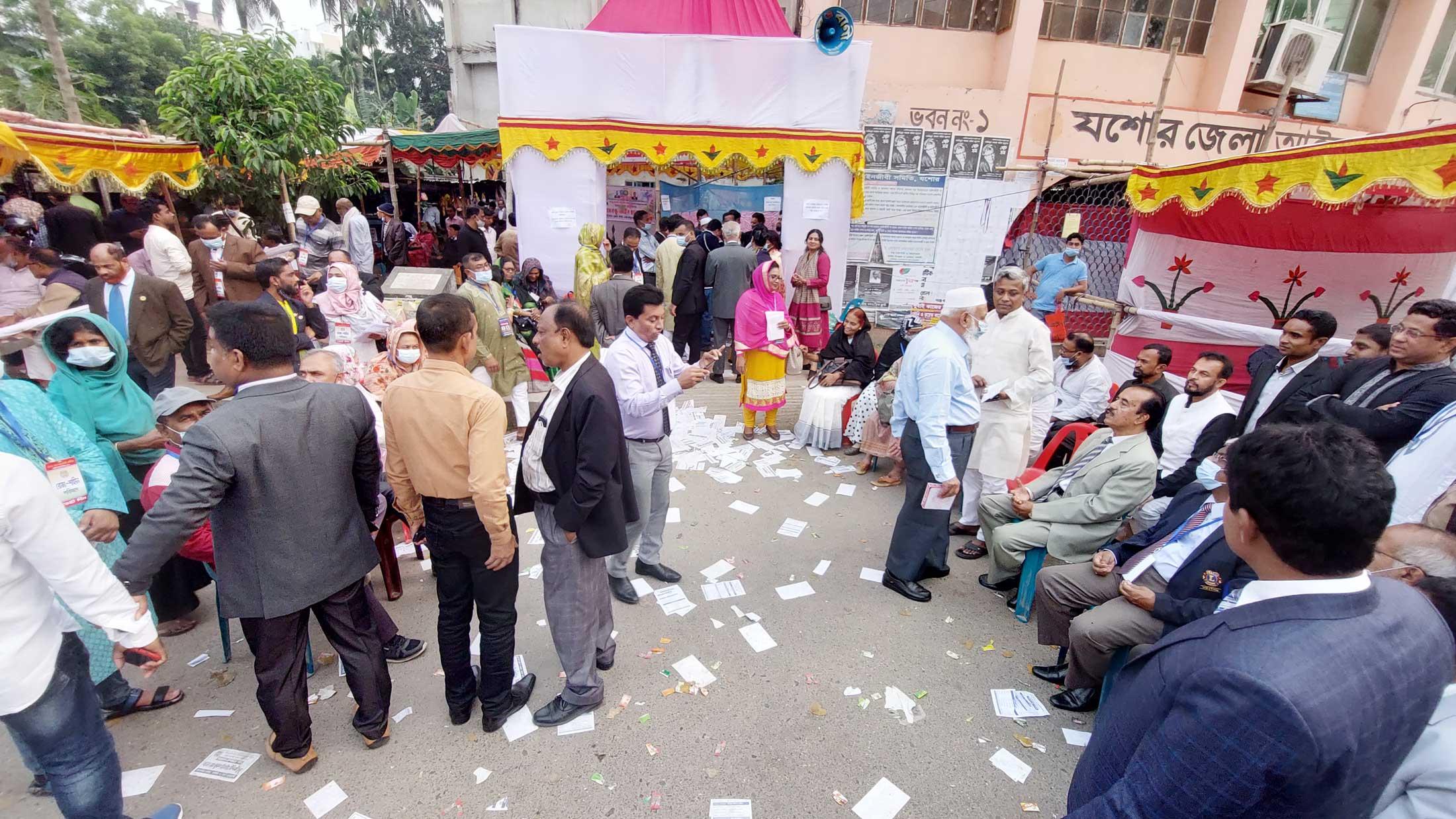 জেলা আইনজীবী  সমিতির ভোট অনুষ্ঠিত