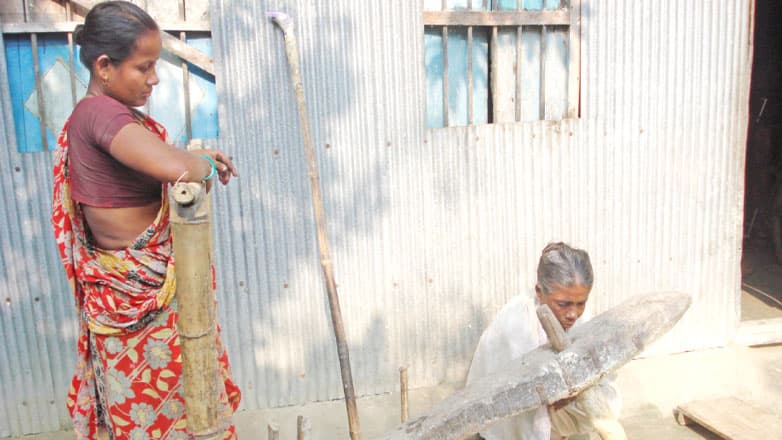 হারিয়ে যাচ্ছে ঢেঁকির ধুপধাপ