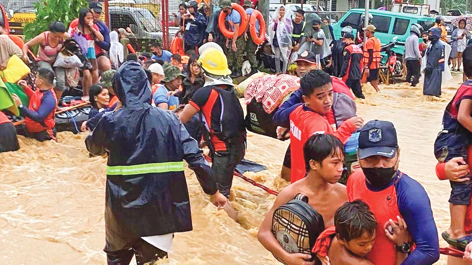 টাইফুন ‘রাই’ -এর আঘাতে বিপর্যস্ত ফিলিপাইন