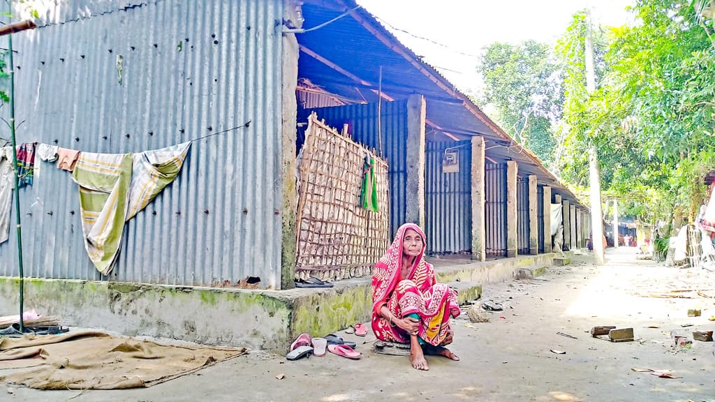 আবাসনকেন্দ্রের জরাজীর্ণ অবস্থা