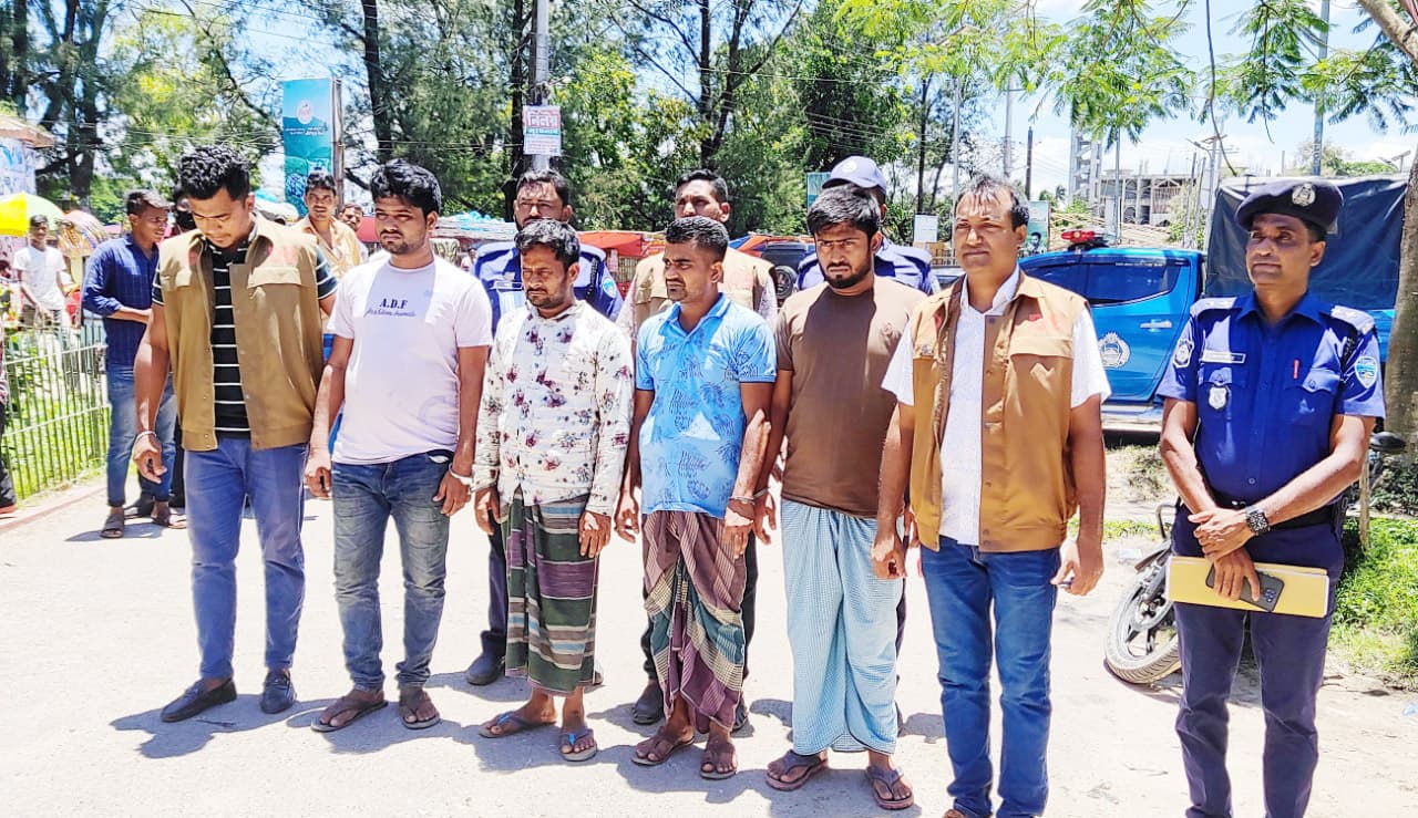 নোয়াখালীতে যুবলীগ নেতাসহ গ্রেপ্তার ৪, ছিনতাইকৃত সাড়ে ৪ লাখ টাকা উদ্ধার 