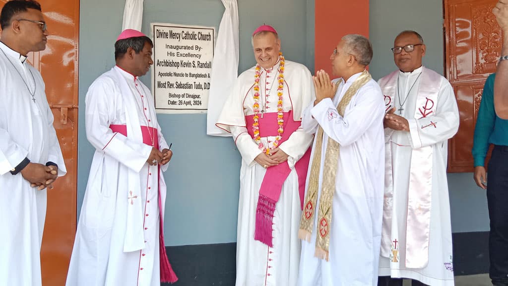 দিনাজপুরে ক্যাথলিক মিশনের উদ্বোধন করলেন ভ্যাটিকানের রাষ্ট্রদূত