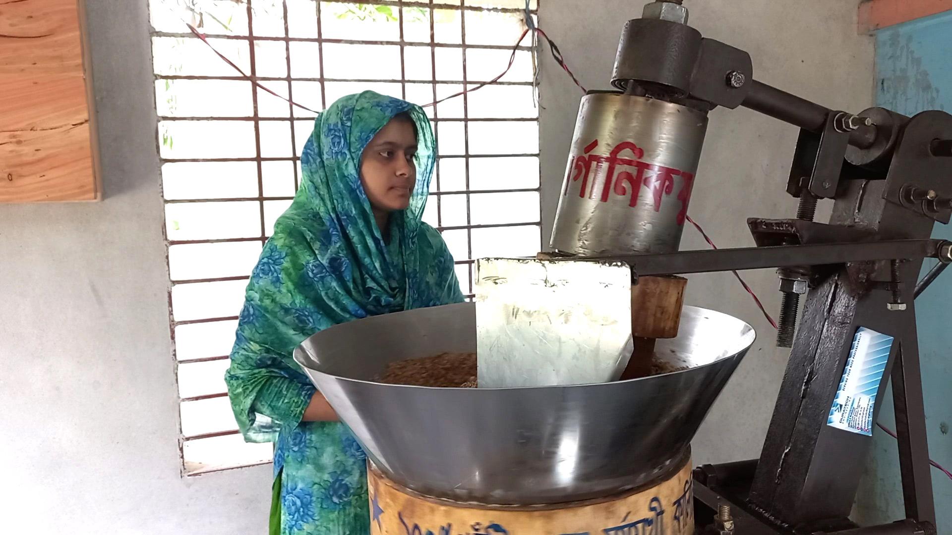 বীথির বাদাম তেলের ঘানি