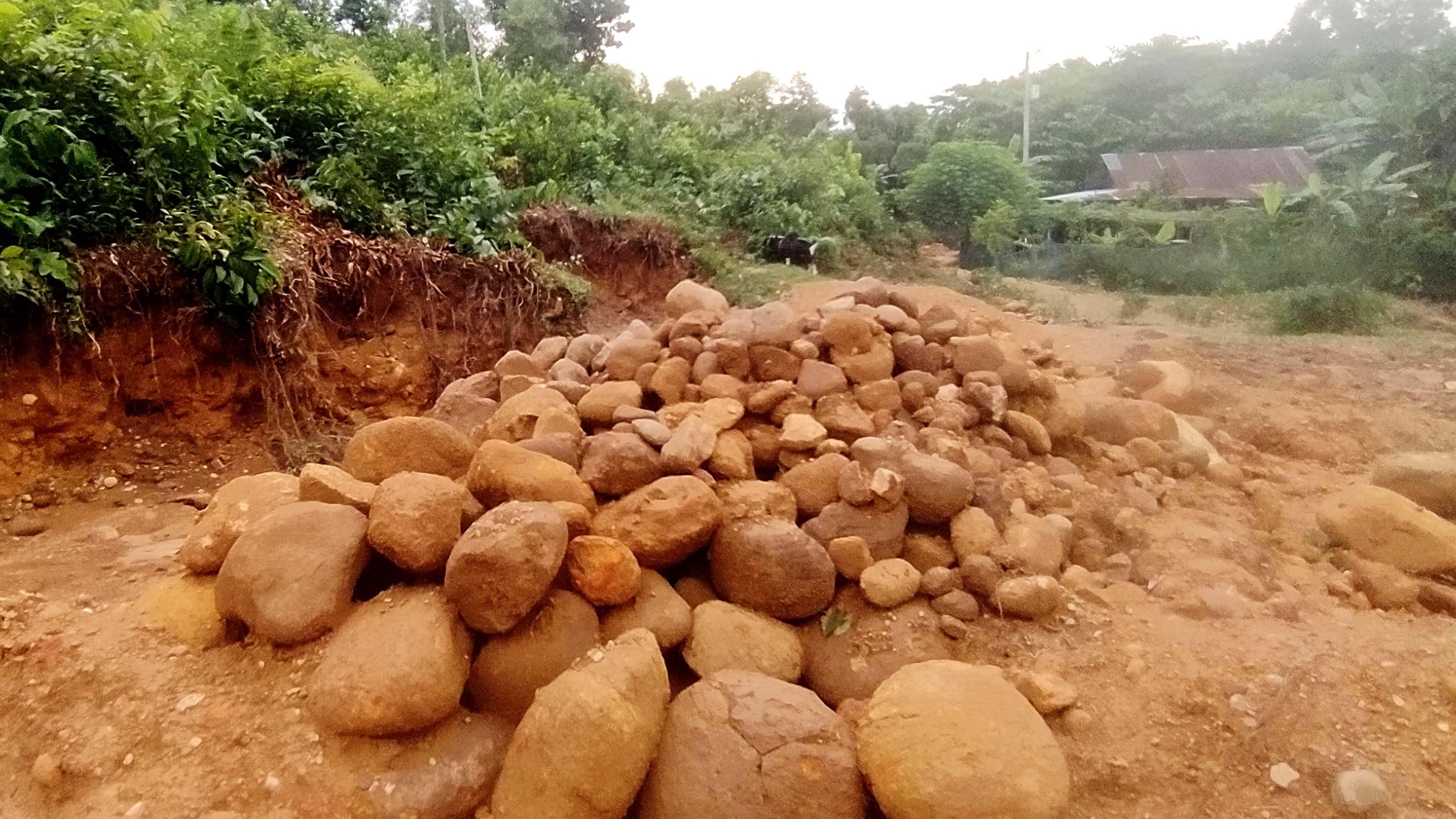 পাহাড়-টিলার পাথর উত্তোলন, নীরব সংশ্লিষ্ট প্রশাসন ও পরিবেশ অধিদপ্তর