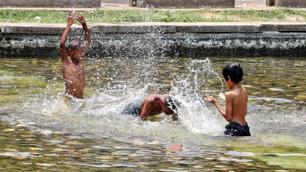 মাত্র ১৯ কিলোমিটারের ব্যবধানে ঢাকার তাপমাত্রা ৩ ডিগ্রি বেশি যে কারণে