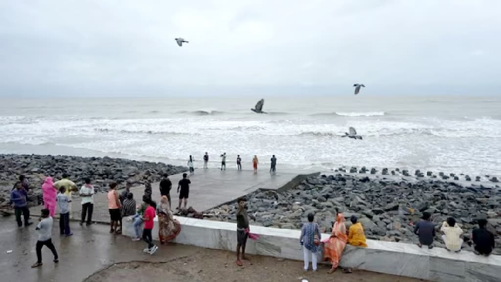 ঘূর্ণিঝড় দানার প্রভাবে কলকাতা বিমানবন্দর বন্ধ ঘোষণা, ২০০ ট্রেনের যাত্রা বাতিল