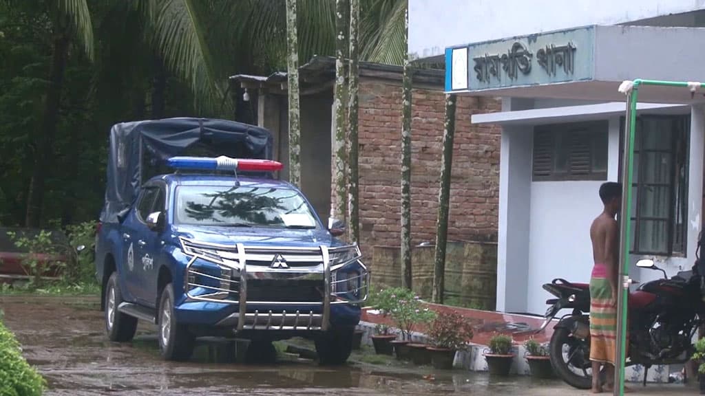 রামগতিতে কলহের জেরে গৃহবধূকে হত্যার অভিযোগ, স্বামী পলাতক