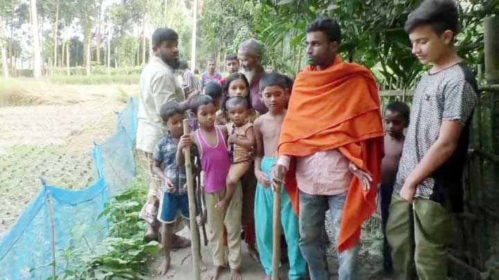 পলাশবাড়ীতে ‘অচেনা প্রাণী’ আতঙ্কের মধ্যে চলছে বন্যপ্রাণী নিধন