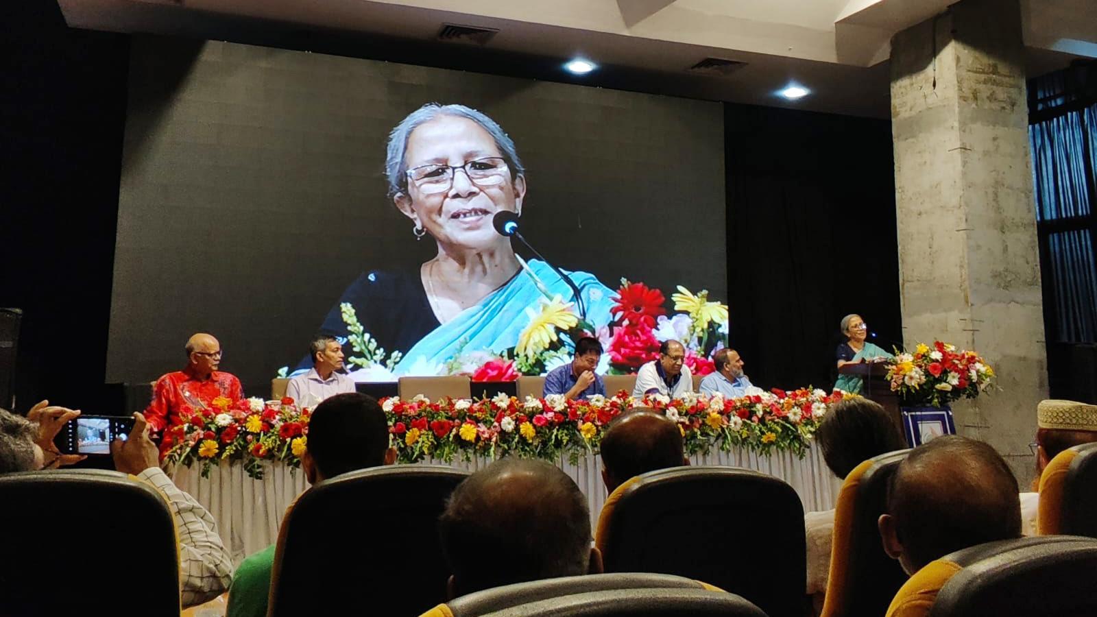 জলাতঙ্ক প্রতিরোধে কুকুর নিধন কোনোভাবে গ্রহণযোগ্য নয়: ফরিদা আখতার