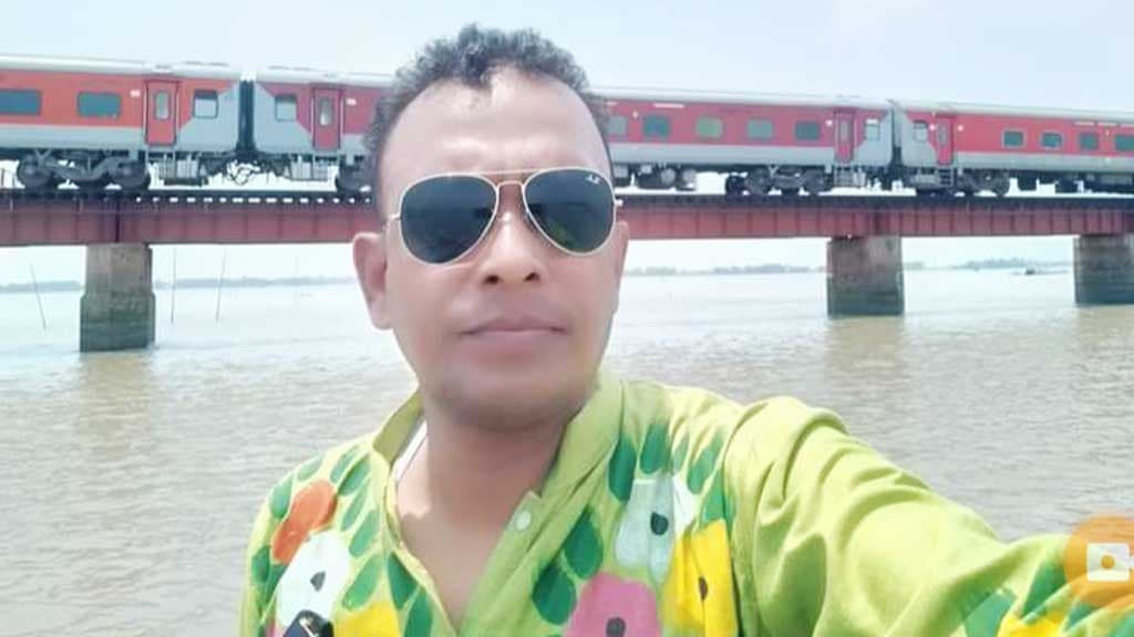 শেখ হাসিনাকে কটাক্ষ করে ফেসবুক পোস্ট, তোপের মুখে আওয়ামী লীগ নেতা