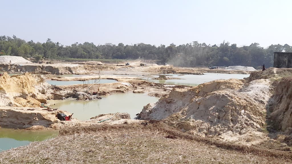 মুচলেকা দিয়ে ফের বালু লুট