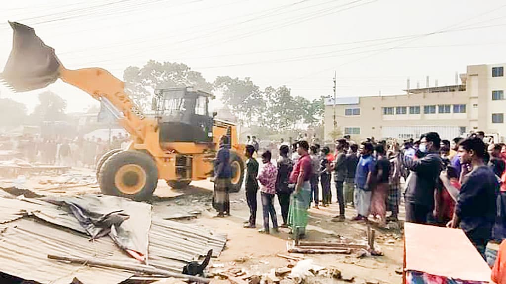 মহাসড়কের পাশের অবৈধ স্থাপনা উচ্ছেদ