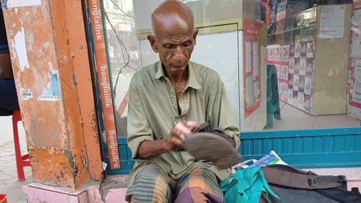 ‘মানুষের এখন টাকা হয়ে গেছে, ছেঁড়া জুতা সেলাই করে পায়ে দেয় না’