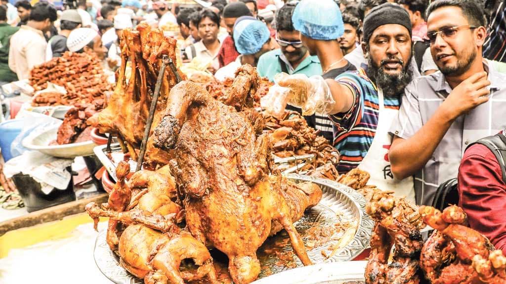 ইফতারির বাজার চকে জমলেও বেইলি রোডে শূন্যতা