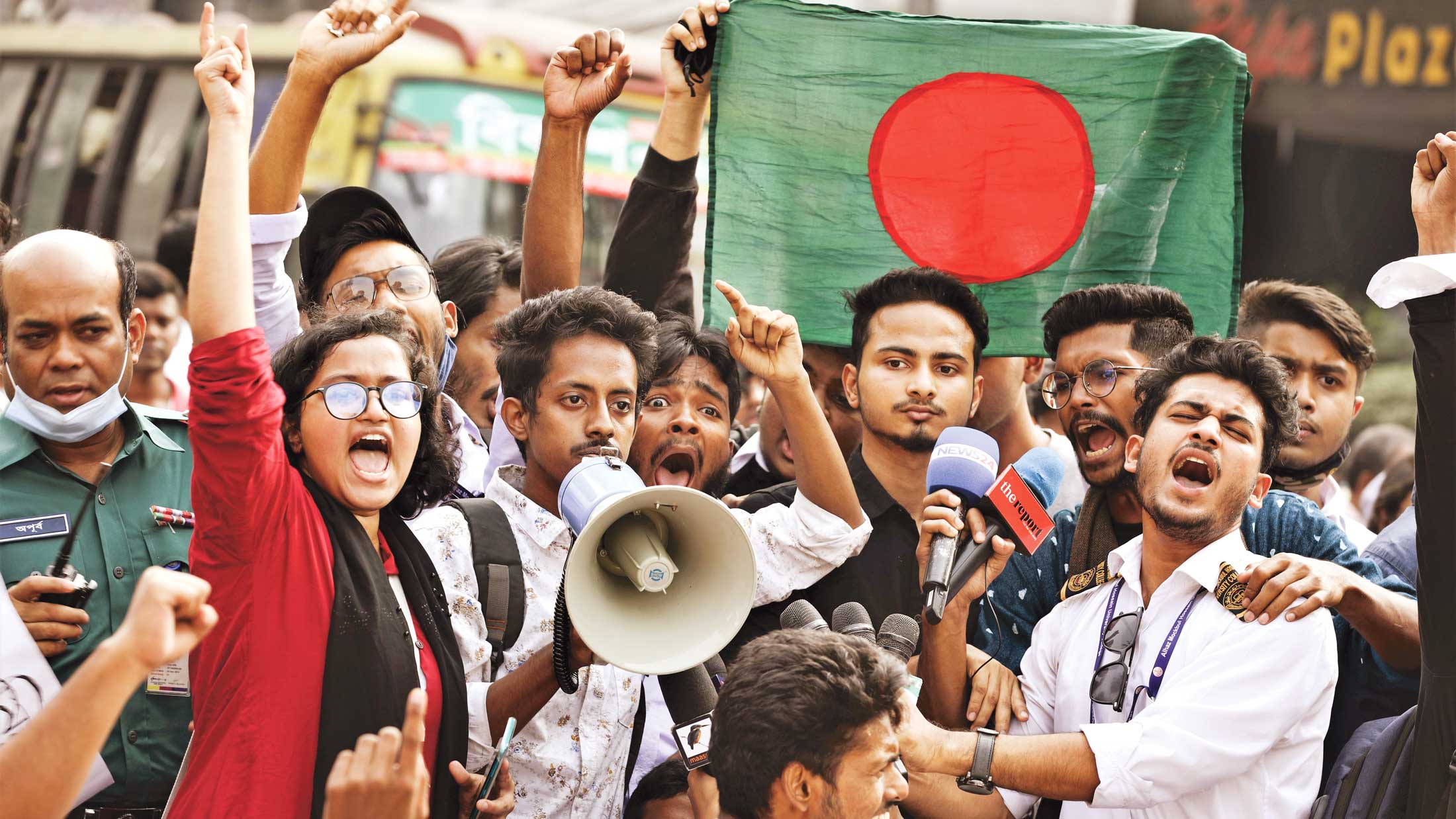 ‘বাসমালিকেরা সব গরিব তাঁদের চলবে কী করে’