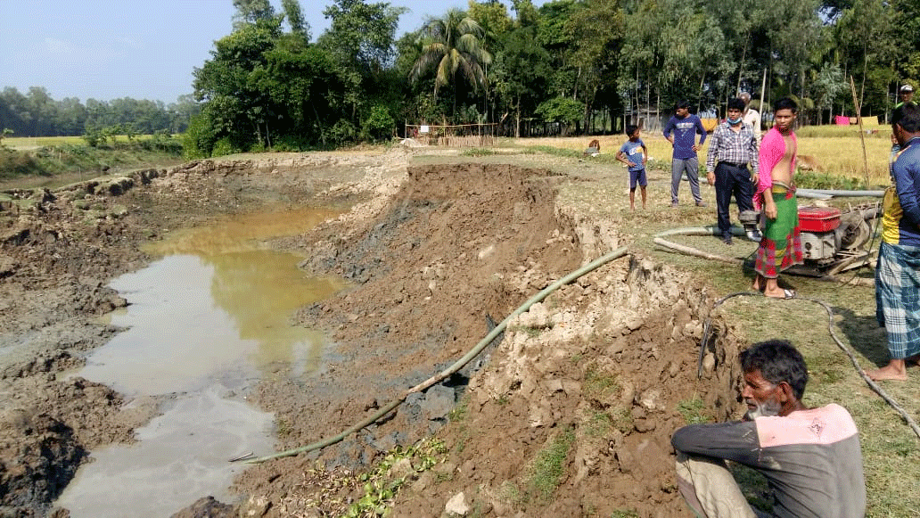 অবৈধভাবে মাটি তোলায় ৩ জনের কারাদণ্ড