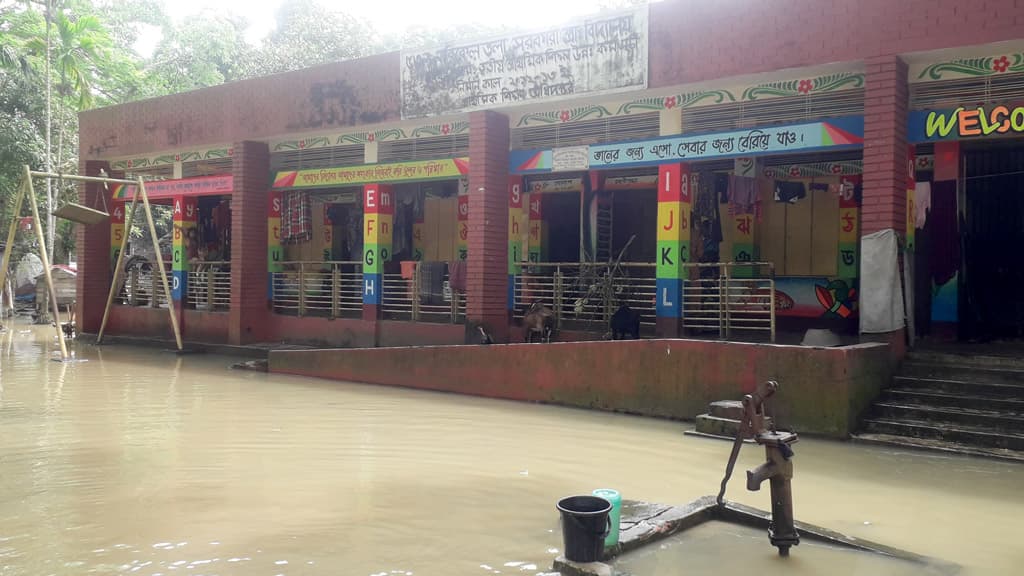 জগন্নাথপুরে বন্যায় পাঠদান বন্ধ ৭৫ শিক্ষাপ্রতিষ্ঠানে 