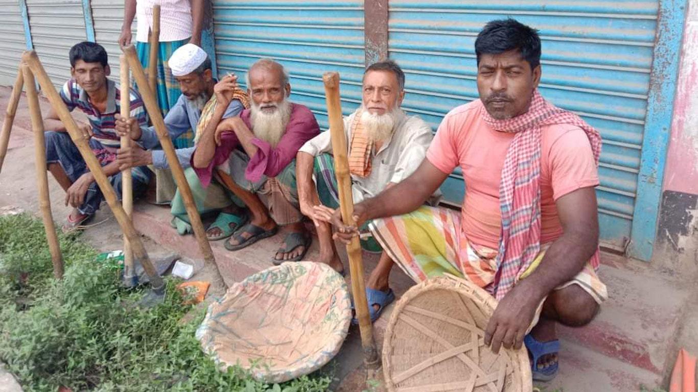 লকডাউনে চরম দুর্ভোগে নরসিংদীর নিম্ন আয়ের মানুষেরা