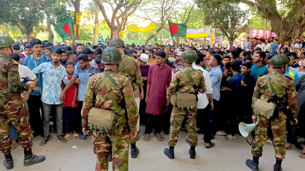 বগুড়ায় একপক্ষের বাধায় ছাত্র আন্দোলনের সভা ভন্ডুল