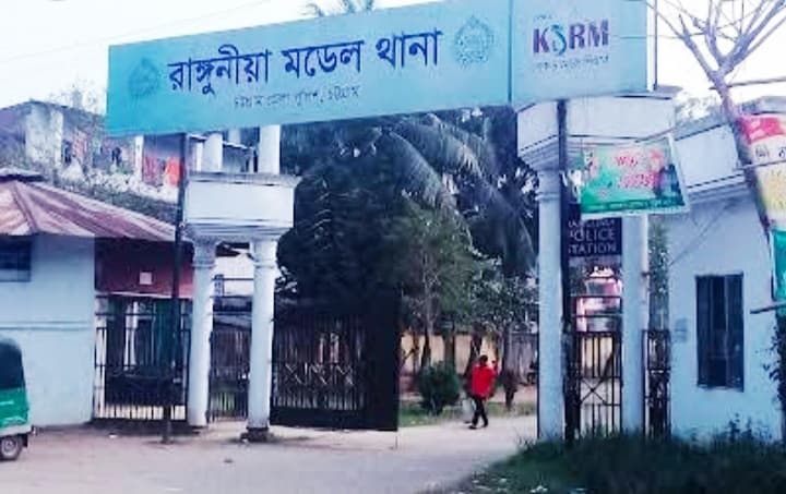 বাবা-মেয়ের পাল্টাপাল্টি ১২ মামলা