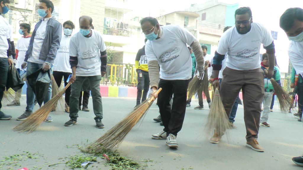 রাজশাহীতে পরিচ্ছন্নতা অভিযানে ভারতীয় সহকারী হাইকমিশন