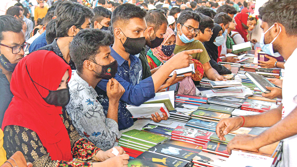 ছুটির দিনে ফের চিরচেনা ভিড়