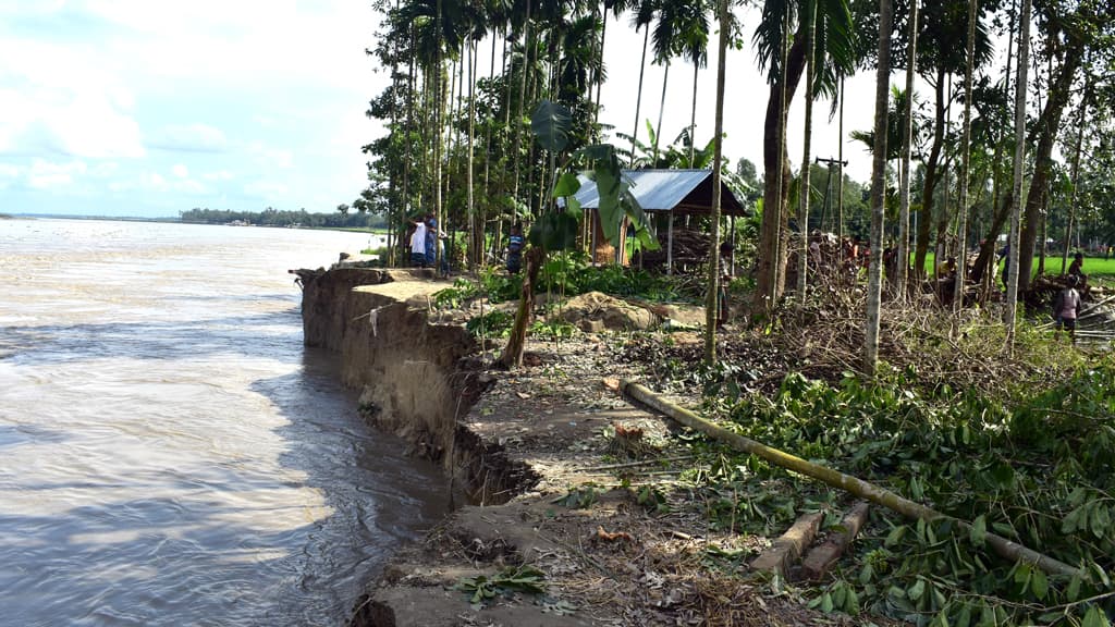 দুধকুমার নদের ভাঙনে দিশেহারা মানুষ