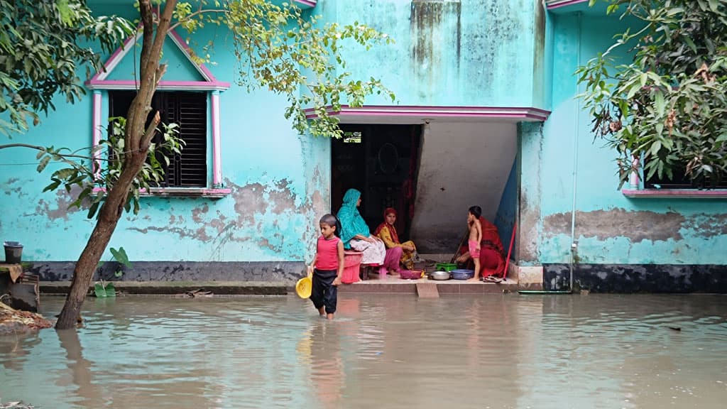 ত্রিপুরার হাওড়া নদীর পানি কমতে শুরু করেছে