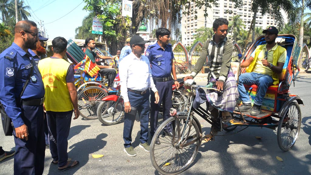 যশোরে অবৈধ শতাধিক অটোরিকশা-ইজিবাইক জব্দ, জরিমানা