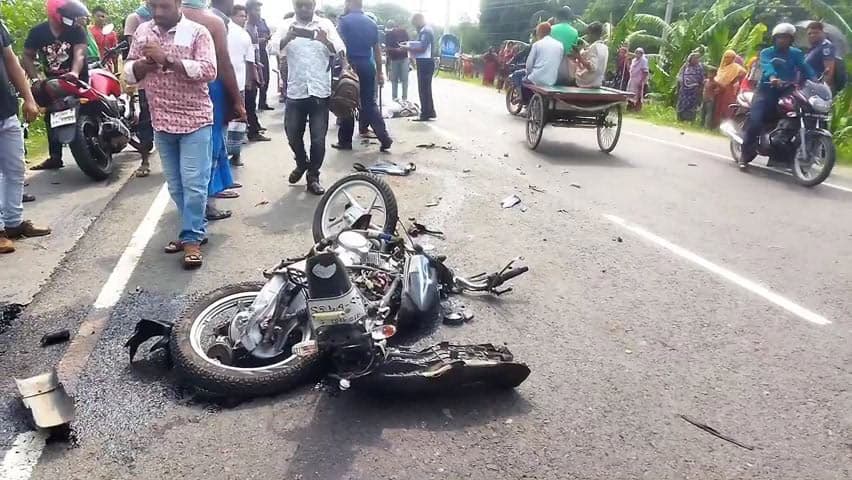 রাজবাড়ীতে বাস-মোটরসাইকেল সংঘর্ষে শিক্ষকের মৃত্যু