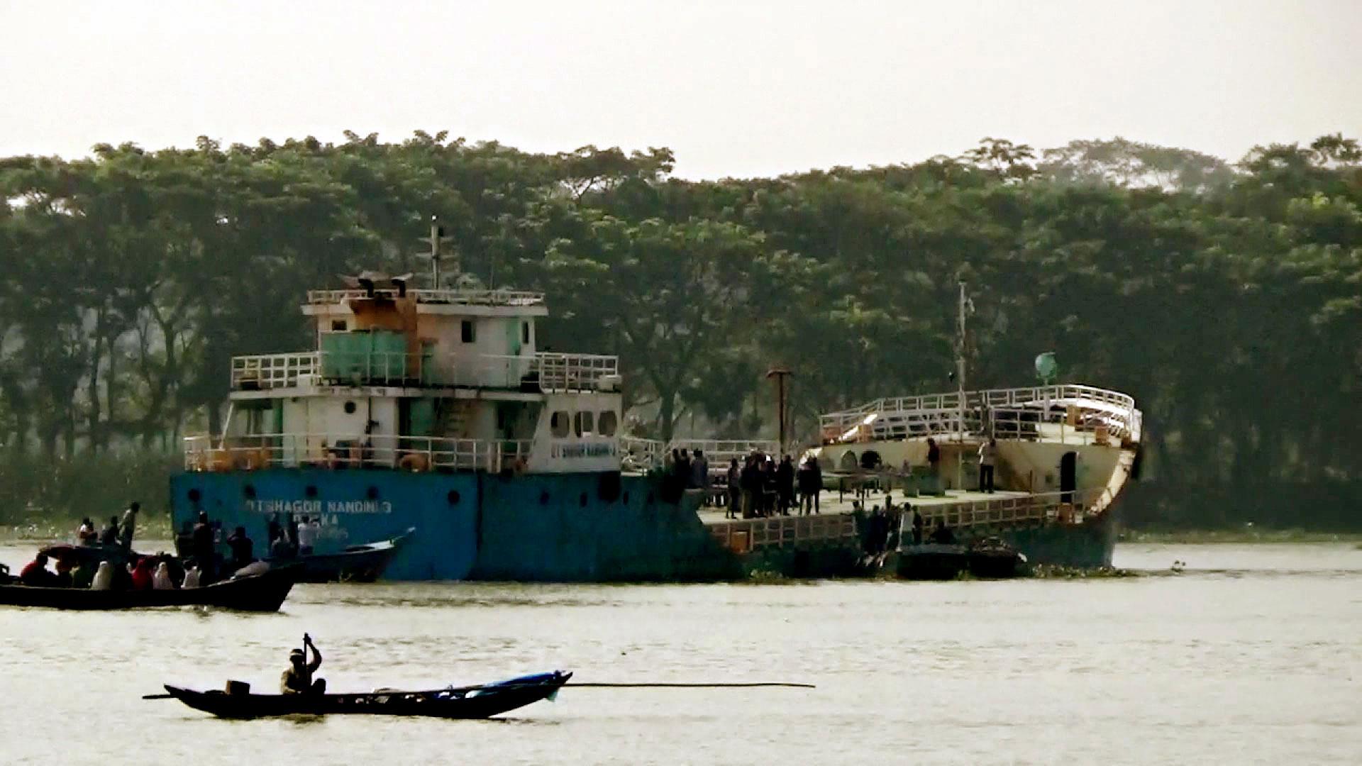 ঝালকাঠিতে তেলবাহী জাহাজে অগ্নিকাণ্ডে নিহত ১, দগ্ধ ৭ 