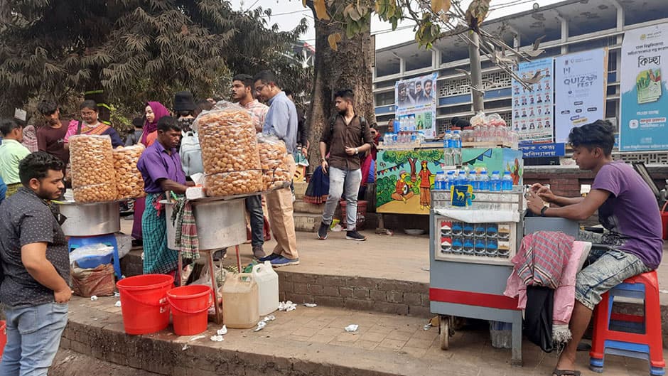 ভ্রাম্যমাণ দোকানে বছরে অর্ধকোটি টাকার চাঁদাবাজি, তদন্তের মুখে ঢাবির প্রক্টরিয়াল টিম