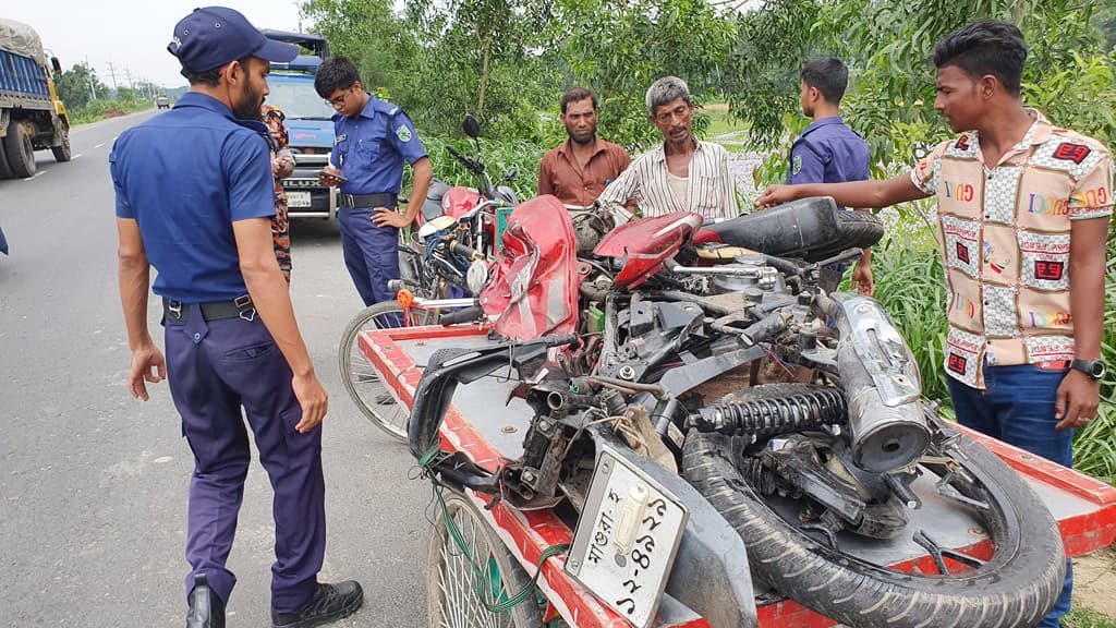 দ্রুতগতির বাসচাপায় সেনাসদস্য নিহত 