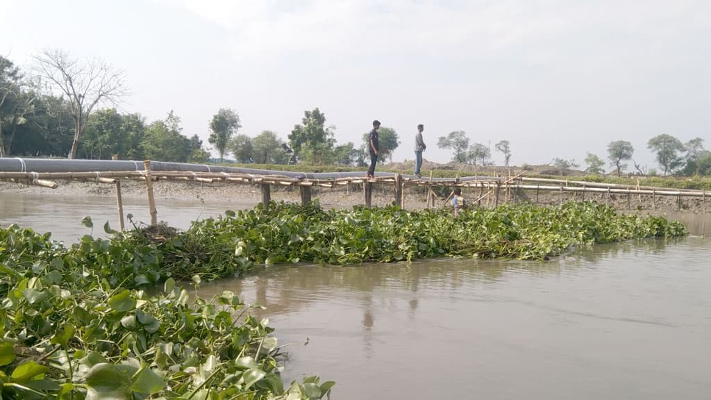 কচুরিপানায় পানি নামছে ধীরে