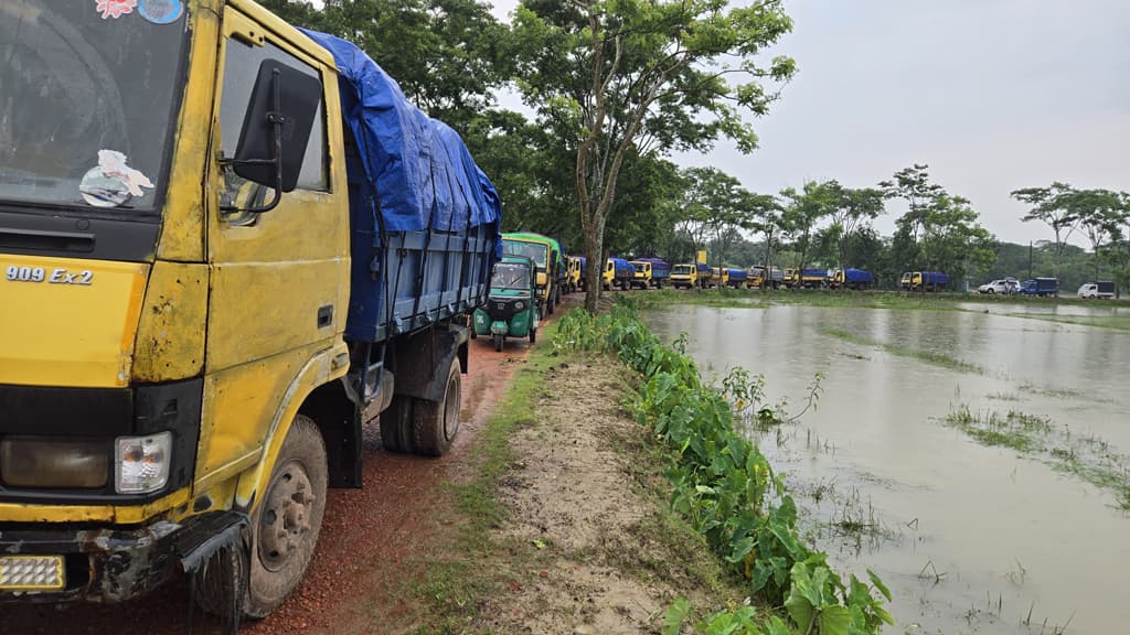 সিলেটে ভারতীয় চিনিবোঝাই ১৪ ট্রাক জব্দ