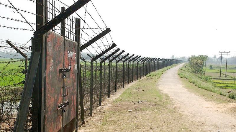 সীমান্তে পুলিশ ও ভারতীয়দের মধ্যে ধস্তাধস্তি, আহত ৫